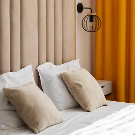 Yellow Nest With Free Parking شقة بوخارست