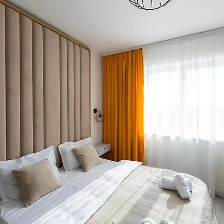 Yellow Nest With Free Parking *